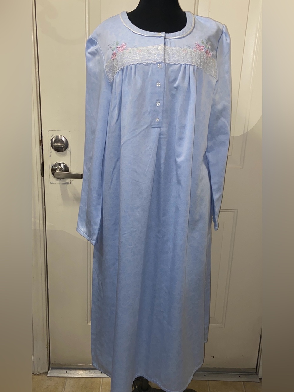 croft & barrow Light Blue Long Sleeve Nightgown with Floral Embroideryo Size XL
